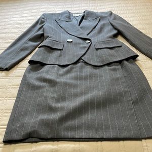 Beautiful late 80s Christian Dior women’s suit.